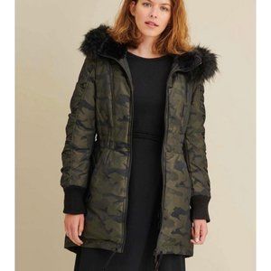 DKNY olive Camo-Print puffer coat, S